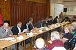 větší obrázek: Plejáda odborníků a šéfů z nejrůznějších firem a úřadů - bohužel nikdo z nich neznal třeba kapacitu výtahů, které jediné budou umožňovat výstup směrem k sídlišti Červený Vrch