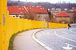 větší obrázek: Ohrada už jednou na Bořislavce byla. Obrázek je z dubnové Šestky L.P. 2002. Článek hovoří o snížení European Gate o 2 patra (na 2). Rozhodně nechceme ... nechat vyrůst nadměrnou stavbu, která by narušovala nejen celé okolí, ale zbytečně ho zatěžovala svým naddimenzovaným a nepatřičným vzhledem," řekl k této věci starosta Pavel Bém. Odkaz pod obrázkem.