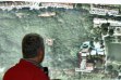 větší obrázek: V lokalitě je v současnosti řada něpěkných garáží a skladišť. Červeně jsou vidět obrysy nových doml, modře potom meandry potoka Brusnice, který projekt osvobodí z dosavadních podzemních rour.
