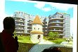 větší obrázek: Kajetánská kaple versus nový bytový dům.
